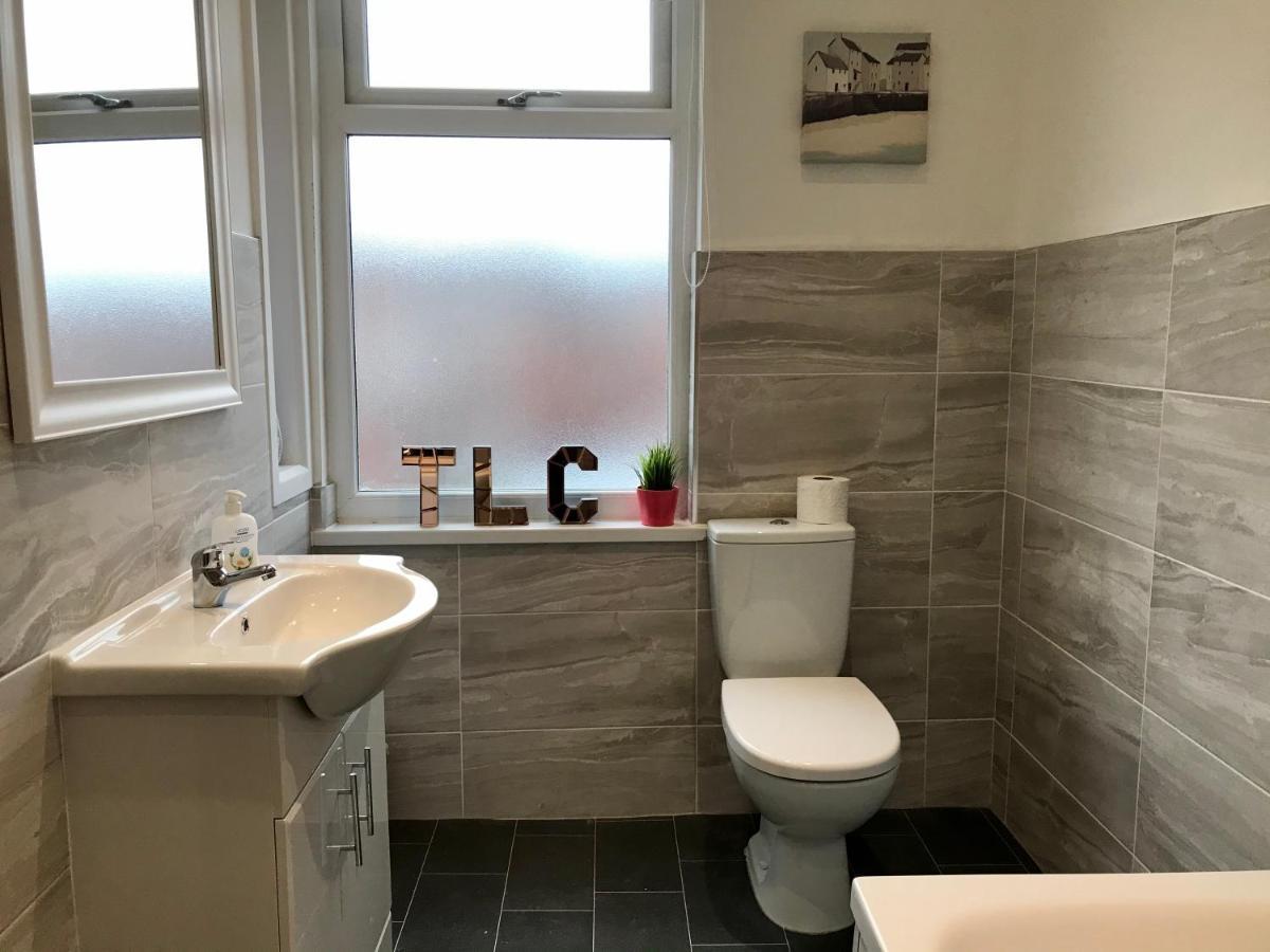 Stylish 3 Bedroom House Only 5 Mins From M6/M58 Wigan Extérieur photo