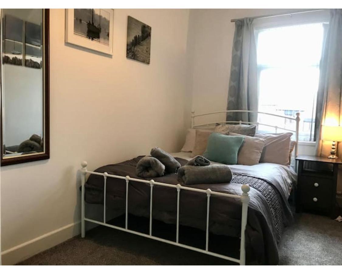 Stylish 3 Bedroom House Only 5 Mins From M6/M58 Wigan Extérieur photo