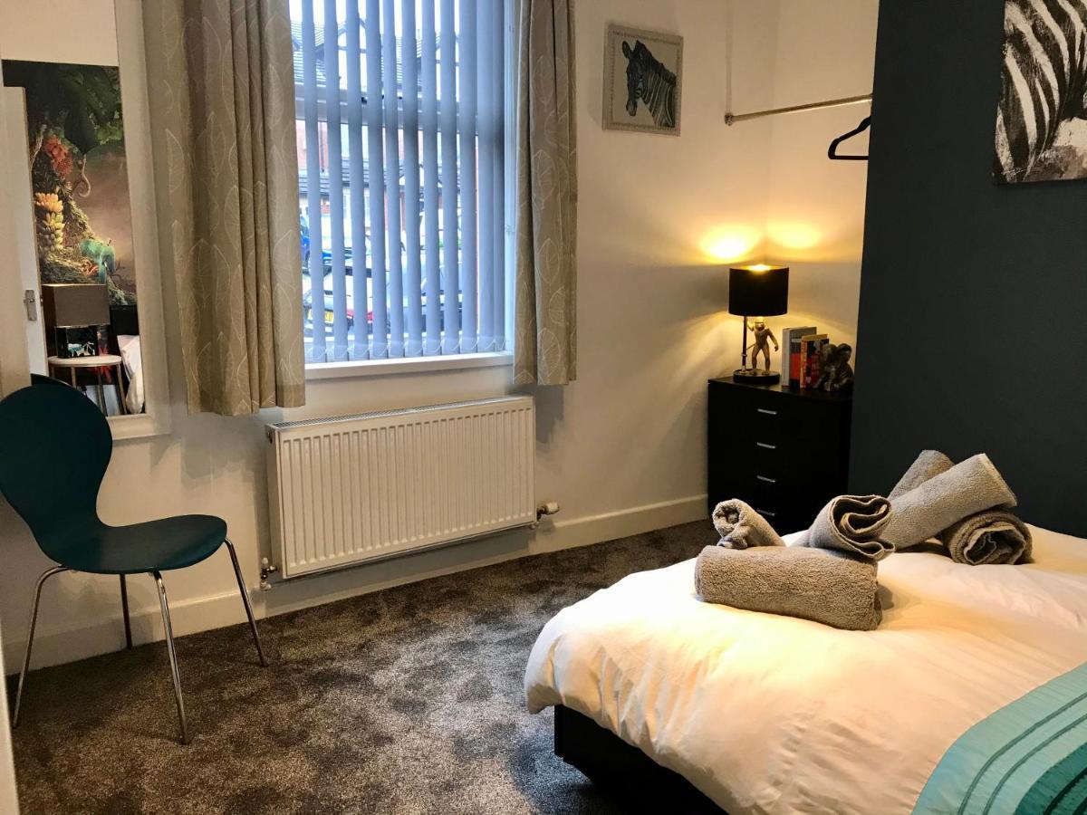 Stylish 3 Bedroom House Only 5 Mins From M6/M58 Wigan Extérieur photo