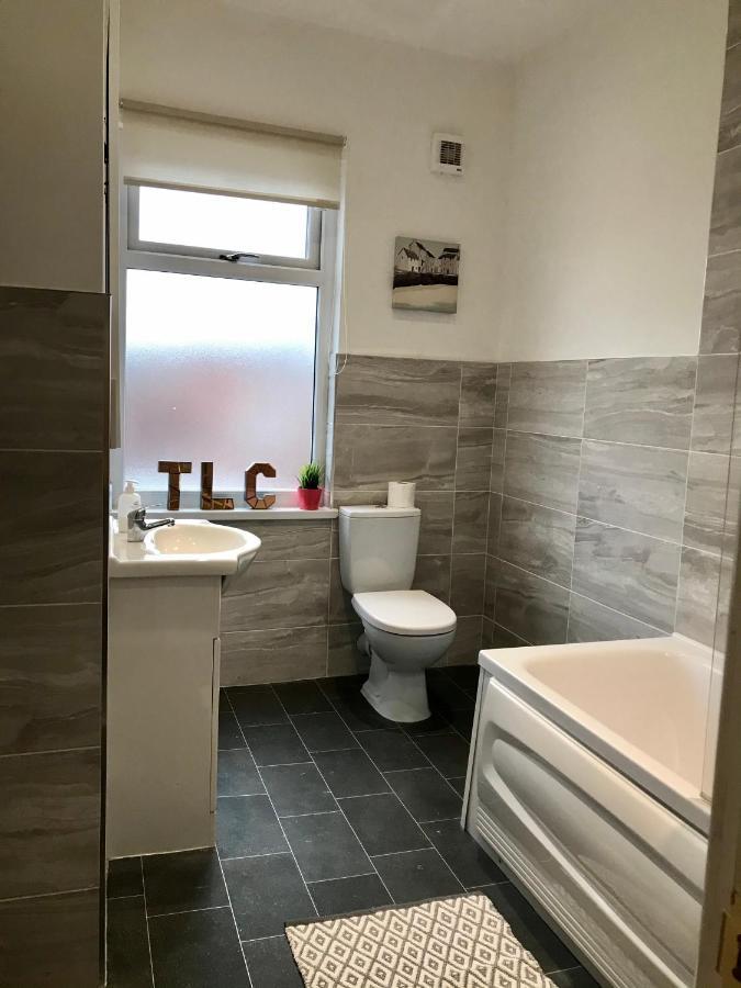 Stylish 3 Bedroom House Only 5 Mins From M6/M58 Wigan Extérieur photo