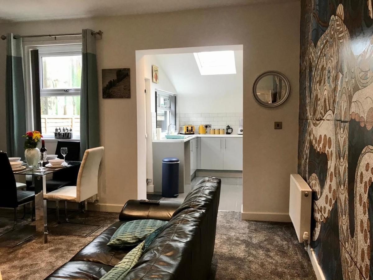 Stylish 3 Bedroom House Only 5 Mins From M6/M58 Wigan Extérieur photo